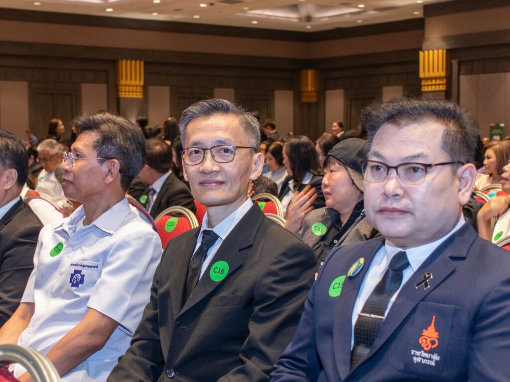 ภาพ ดร.สมบุญ สหสิทธิวัฒน์ ในงานวันผู้สูงอายุแห่งชาติและวันครอบครัว ประจำปี 256