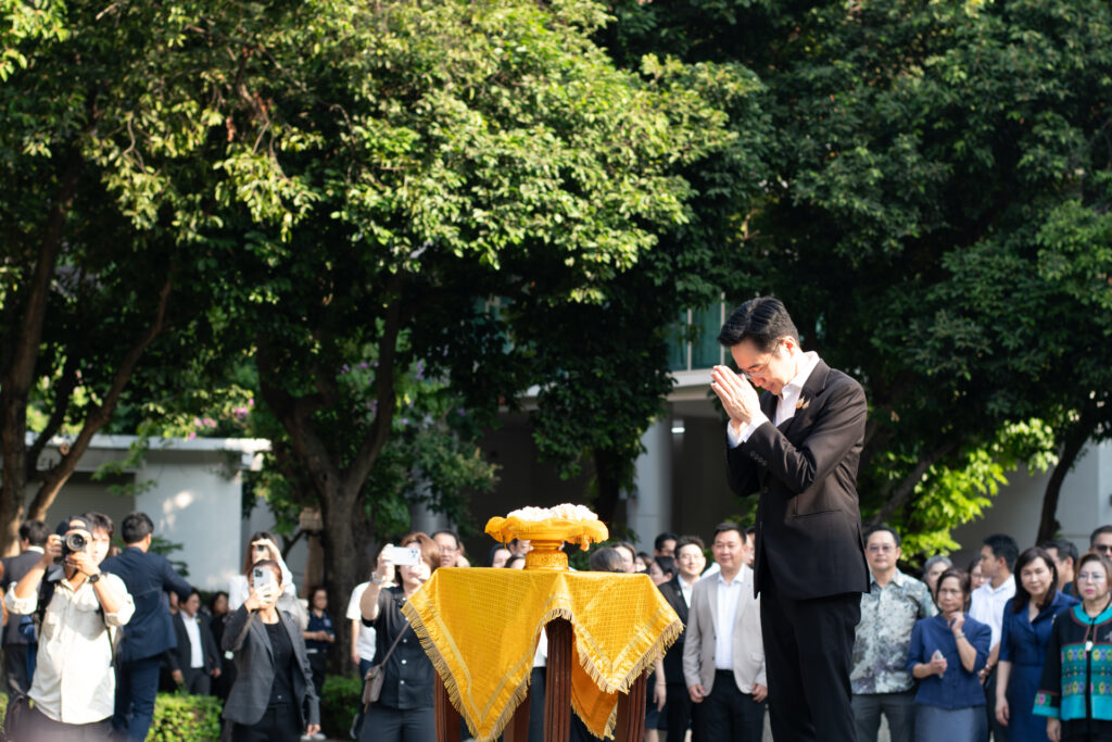 ภาพ: รมว.อว. เข้าสักการะสิ่งศักดิ์สิทธิ์ภายในบริเวณพื้นที่กระทรวง อว. ก่อนเริ่มปฏิบัติหน้าที่อย่างเป็นทางการ