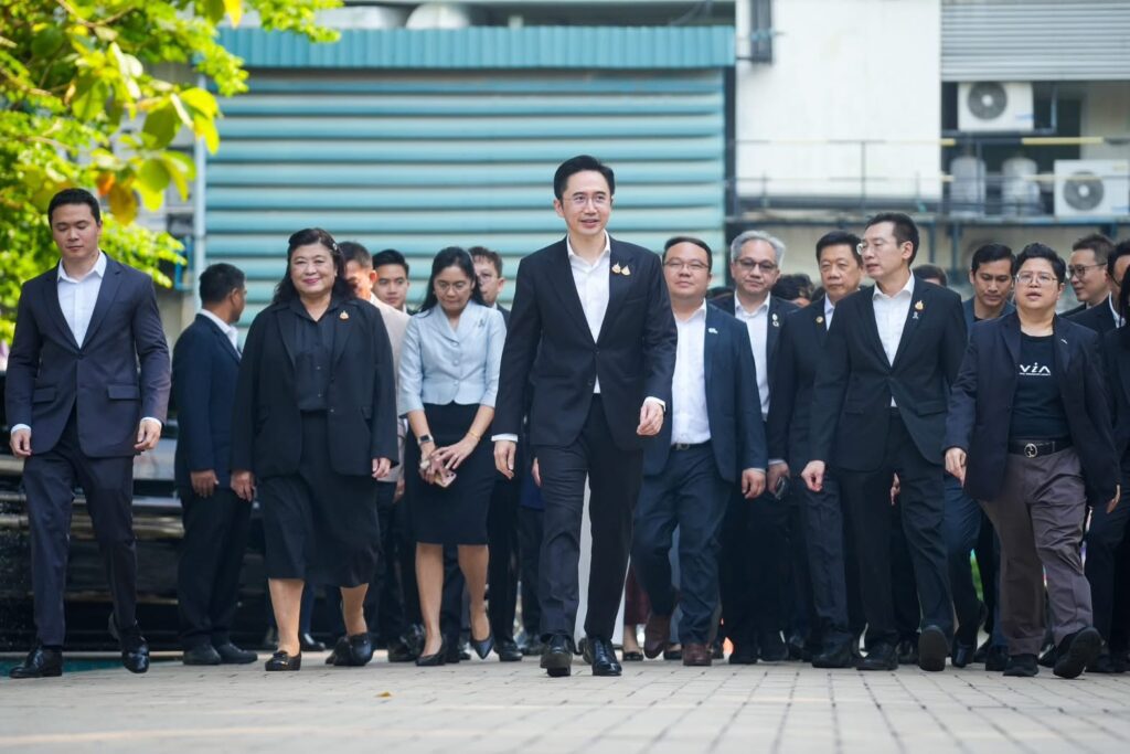 ภาพ: ศ. ดร.ยศชนัน วงศ์สวัสดิ์ รมว.อว. และคณะผู้บริหาร เดินทางเข้าปฏิบัติหน้าที่ราชการ ณ กระทรวง อว.