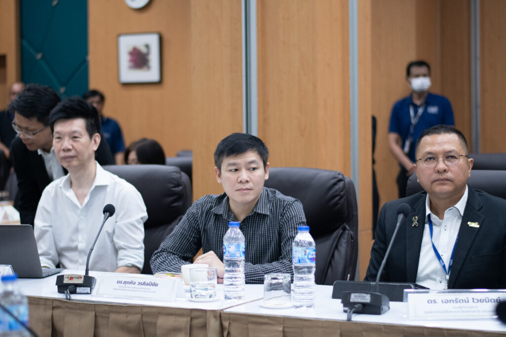 ภาพ: ดร.เอกรัตน์ ไวยนิตย์ รองผู้อำนวยการศูนย์เทคโนโลยีโลหะและวัสดุแห่งชาติ (เอ็มเทค) และทีมนักวิจัย สวทช. เข้าร่วมการประชุมนำเสนอเทคโนโลยี