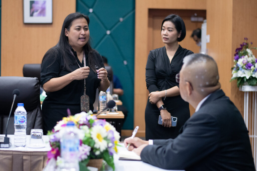 ภาพ: นักวิจัย สวทช. บรรยายสรุปและแลกเปลี่ยนข้อมูลด้านงานวิจัยกับคณะผู้แทนจากมูลนิธิชัยพัฒนา