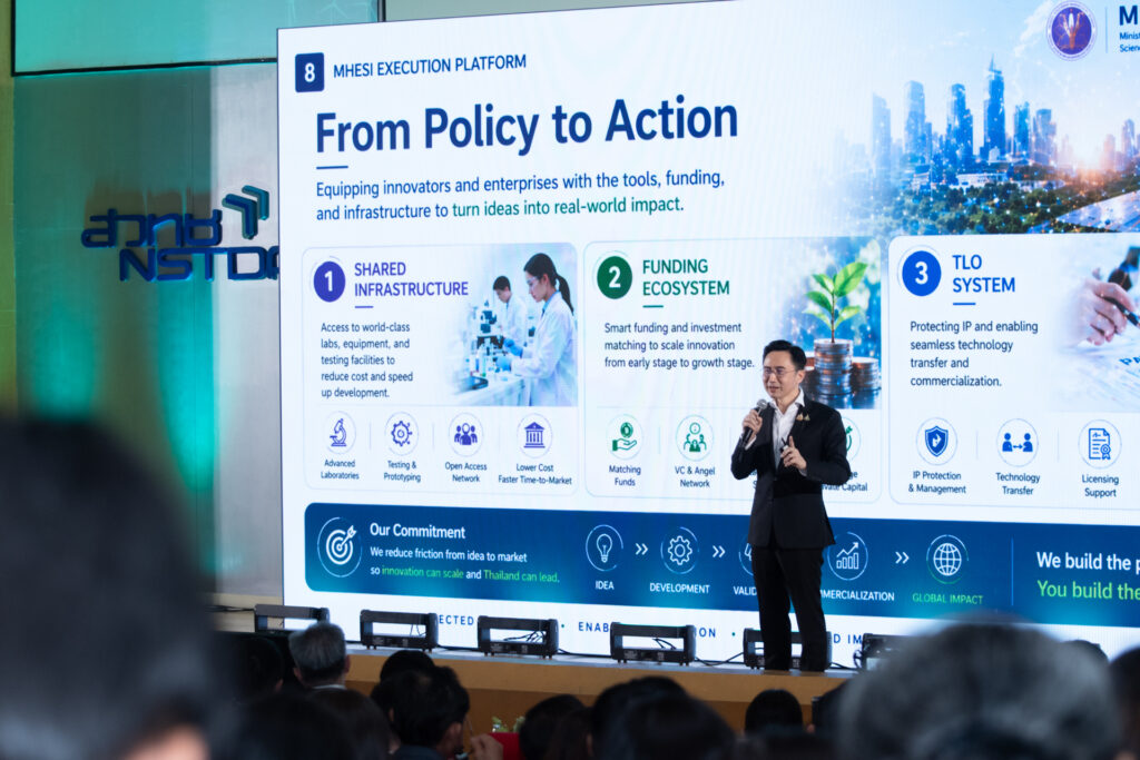 ภาพ: ศ. ดร.ยศชนัน วงศ์สวัสดิ์ นำเสนอแนวทางการสร้างเครื่องยนต์ขับเคลื่อนเศรษฐกิจใหม่ด้วยเทคโนโลยีขั้นสูงและนวัตกรรม