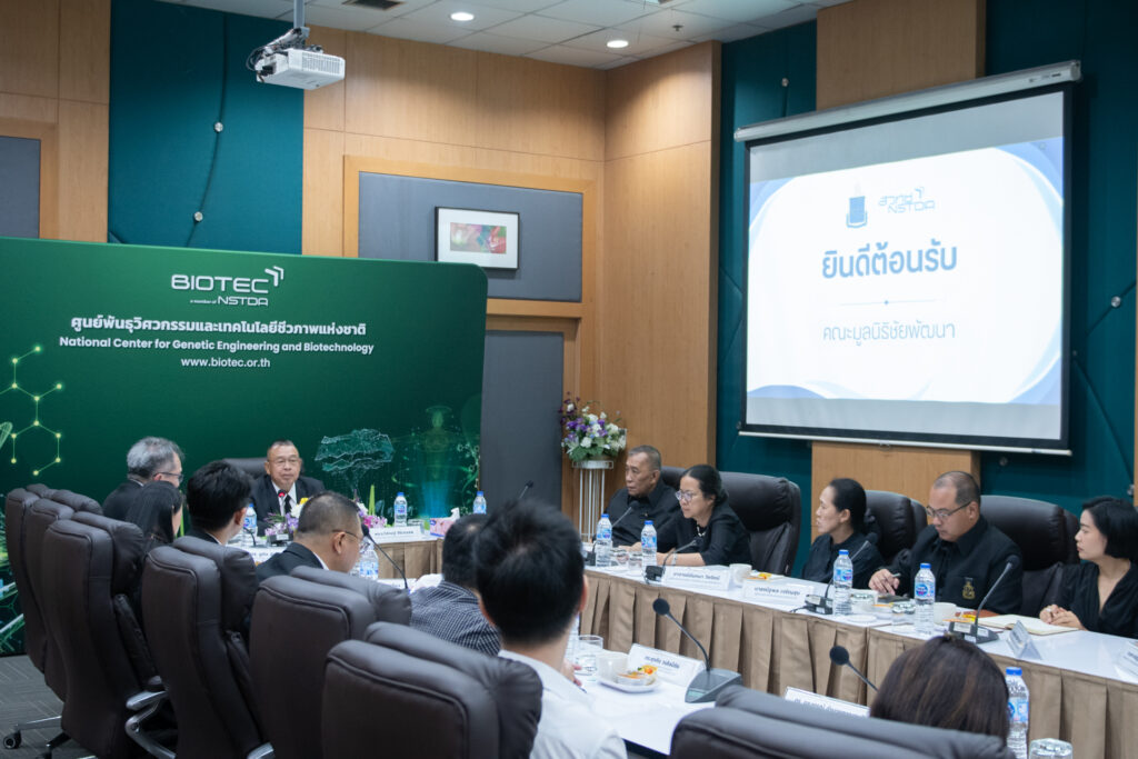 ภาพ: คณะผู้บริหาร สวทช. นำเสนอผลงานวิจัยด้านเทคโนโลยีและนวัตกรรมการเกษตรแก่คณะจากมูลนิธิชัยพัฒนา