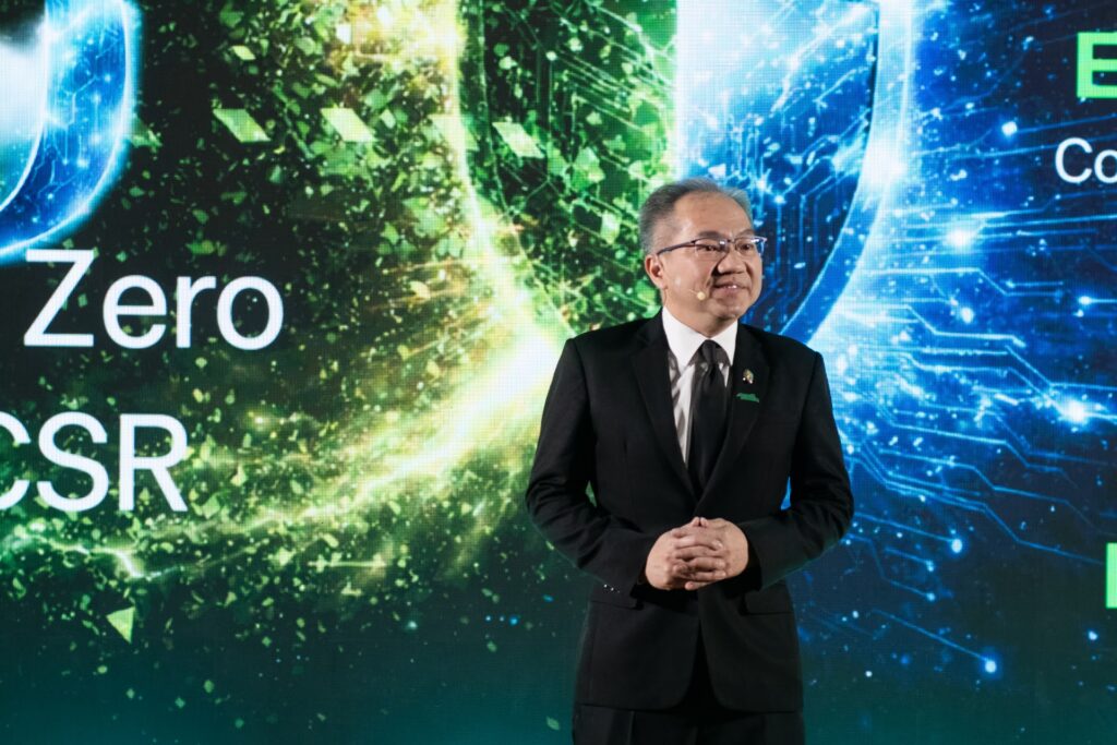 ภาพ: ศ. ดร.ชูกิจ ลิมปิจำนงค์ ผู้อำนวยการ สวทช. บรรยายบนเวที งาน NAC2026