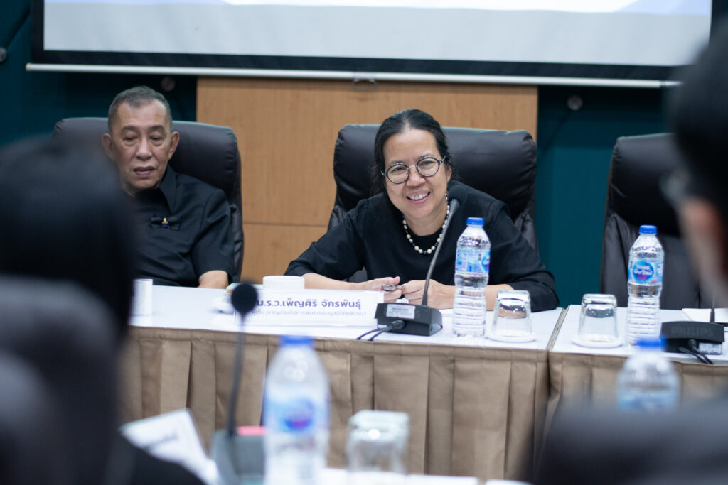 ภาพ: ม.ร.ว.เพ็ญศิริ จักรพันธุ์ ผู้เชี่ยวชาญด้านกิจการพิเศษของมูลนิธิชัยพัฒนา เข้าร่วมรับฟังการนำเสนอผลงานของ สวทช.