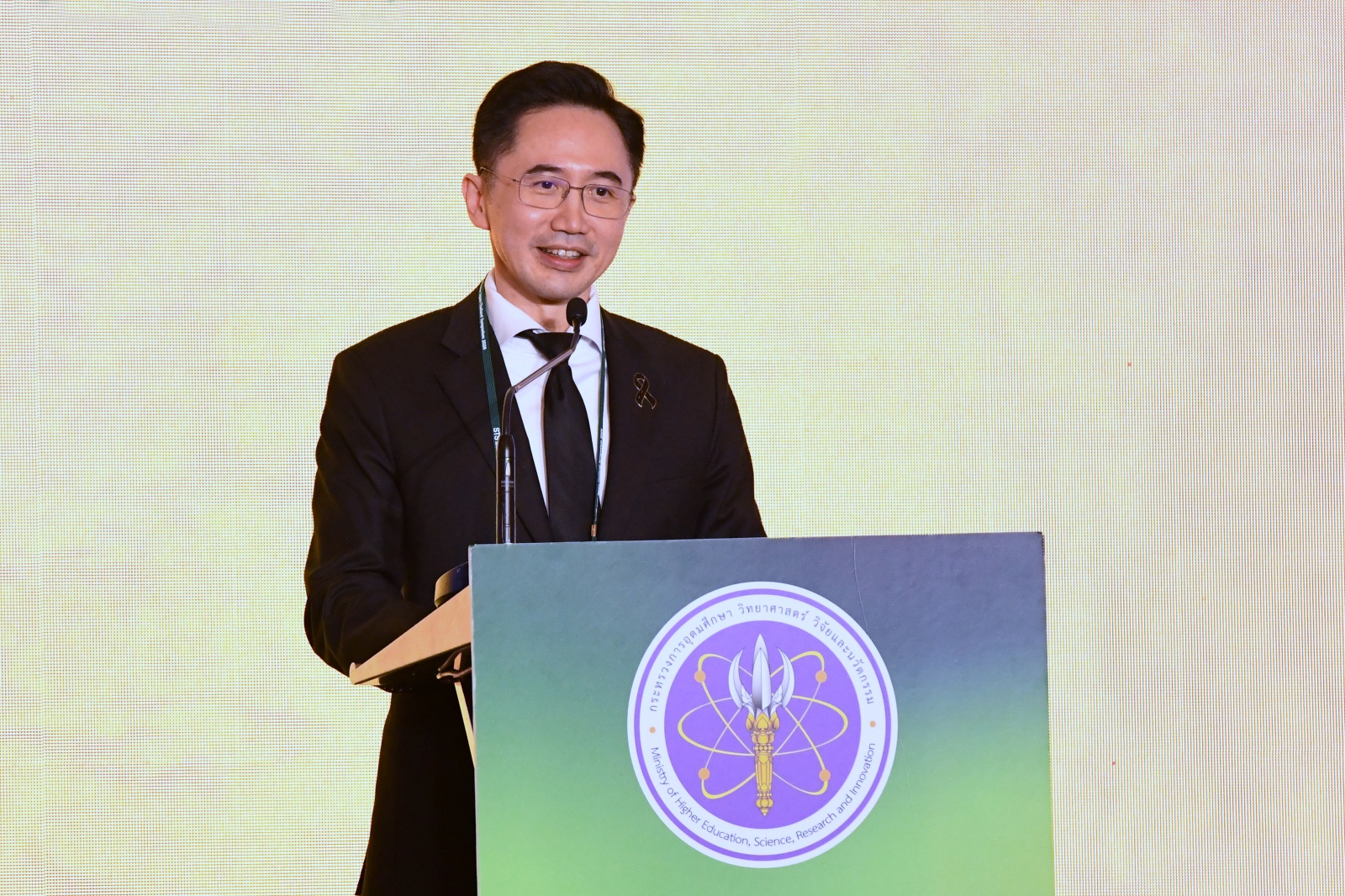 ภาพศาสตราจารย์ ดร.ยศชนัน วงศ์สวัสดิ์ รองนายกรัฐมนตรีและรัฐมนตรีว่าการกระทรวงการอุดมศึกษา วิทยาศาสตร์ วิจัยและนวัตกรรม (อว.) ประธานเปิดงาน