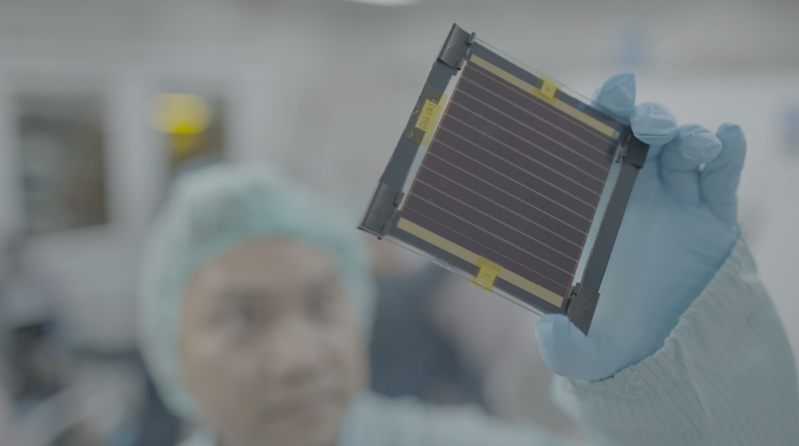 ภาพภาพการทดสอบเซลล์แสงอาทิตย์เพอรอฟสไกต์ในระดับห้องปฏิบัติการ