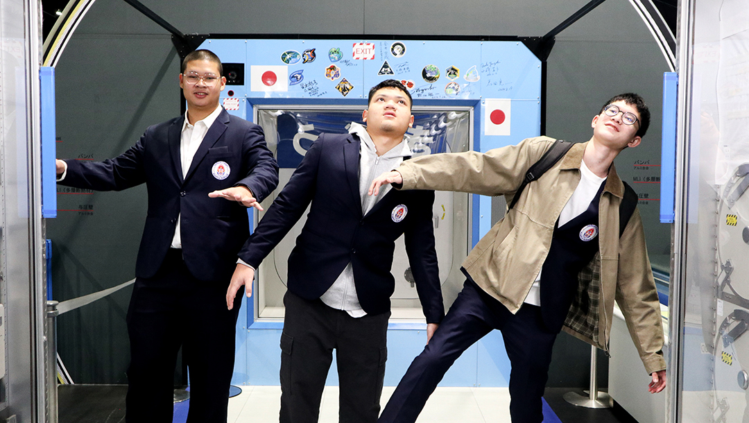 โมดูล Kibo จำลอง ภายในห้องทดลองอวกาศของญี่ปุ่น (มุมที่ 1)