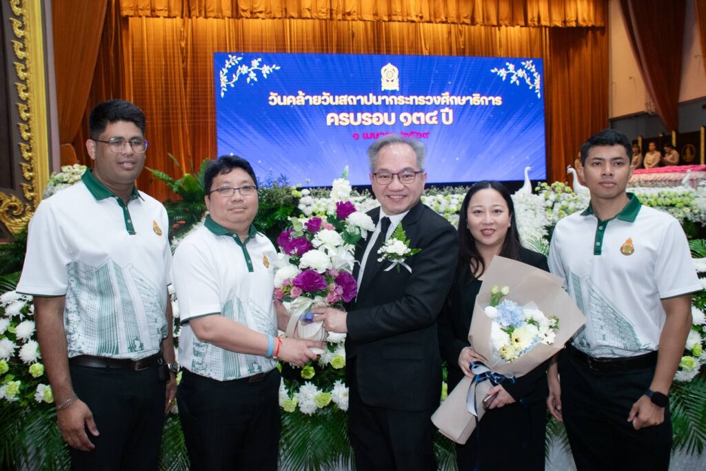 ภาพ ผู้บริหาร สวทช. นักวิจัย เนคเทค สวทช. และ สถาบันโภชนาการ มหาวิทยาลัยมหิดล แสดงความยินดี