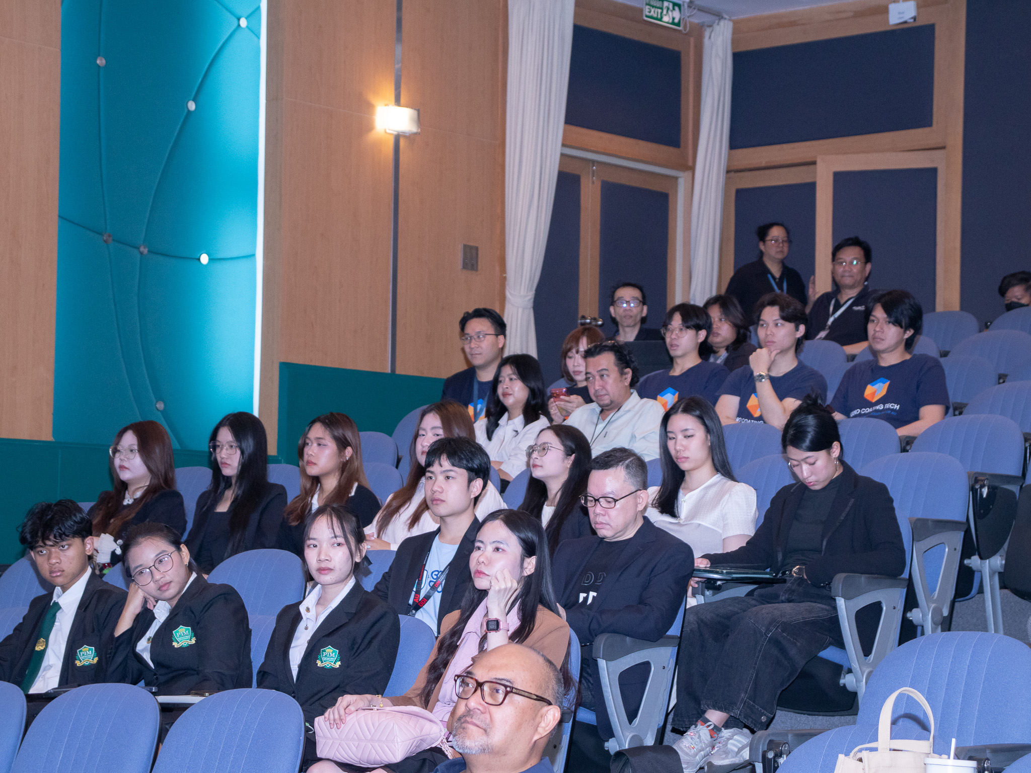 ภาพ ผู้ฟังร่วมนั่งฟังการบรรยาย