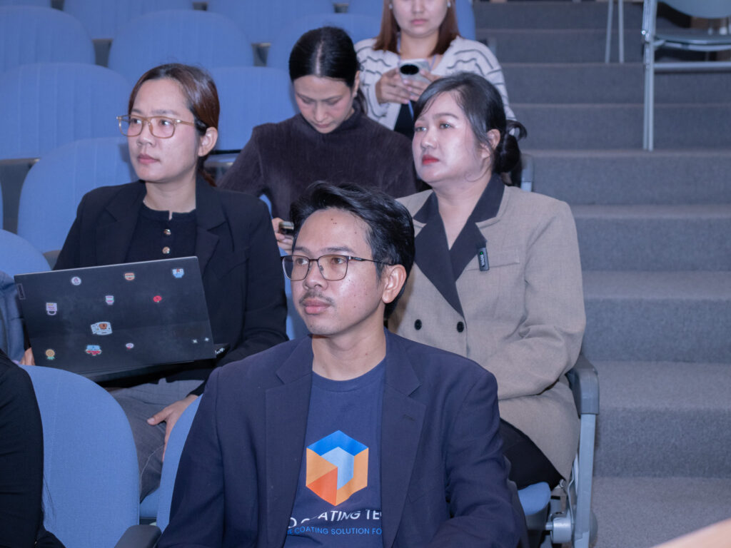 ภาพ ผู้ฟังร่วมนั่งฟังการบรรยาย