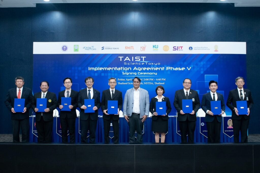 คณะผู้บริหารระดับสูงและผู้แทนจาก อว. วช. สวทช. สถาบันวิทยาศาสตร์โตเกียว (Science Tokyo) และมหาวิทยาลัยพันธมิตร ร่วมถ่ายภาพเป็นที่ระลึกในพิธีลงนามข้อตกลงความร่วมมือ TAIST-Science Tokyo ระยะที่ 5