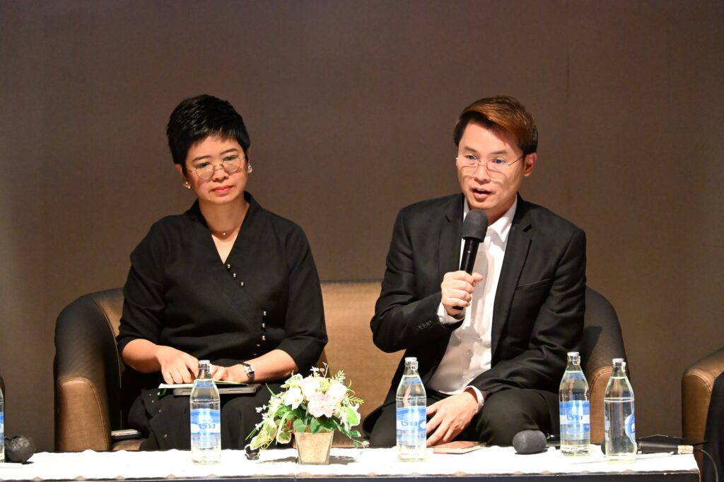 ภาพ: ดร.สนธยา กริชนวรักษ์ ผู้อำนวยการสถาบันการเปลี่ยนแปลงสภาพภูมิอากาศ สภาอุตสาหกรรมแห่งประเทศไทย ร่วมเสวนาและยกกรณีศึกษาผลกระทบจากกำแพงภาษีคาร์บอน (CBAM) บนเวที NAC2026