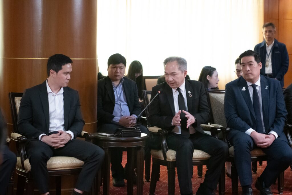 ภาพ: ศ. ดร.ชูกิจ ลิมปิจำนงค์ ผู้อำนวยการ สวทช. ร่วมแลกเปลี่ยนความคิดเห็นด้านการยกระดับโครงสร้างพื้นฐานการวิจัยของประเทศ