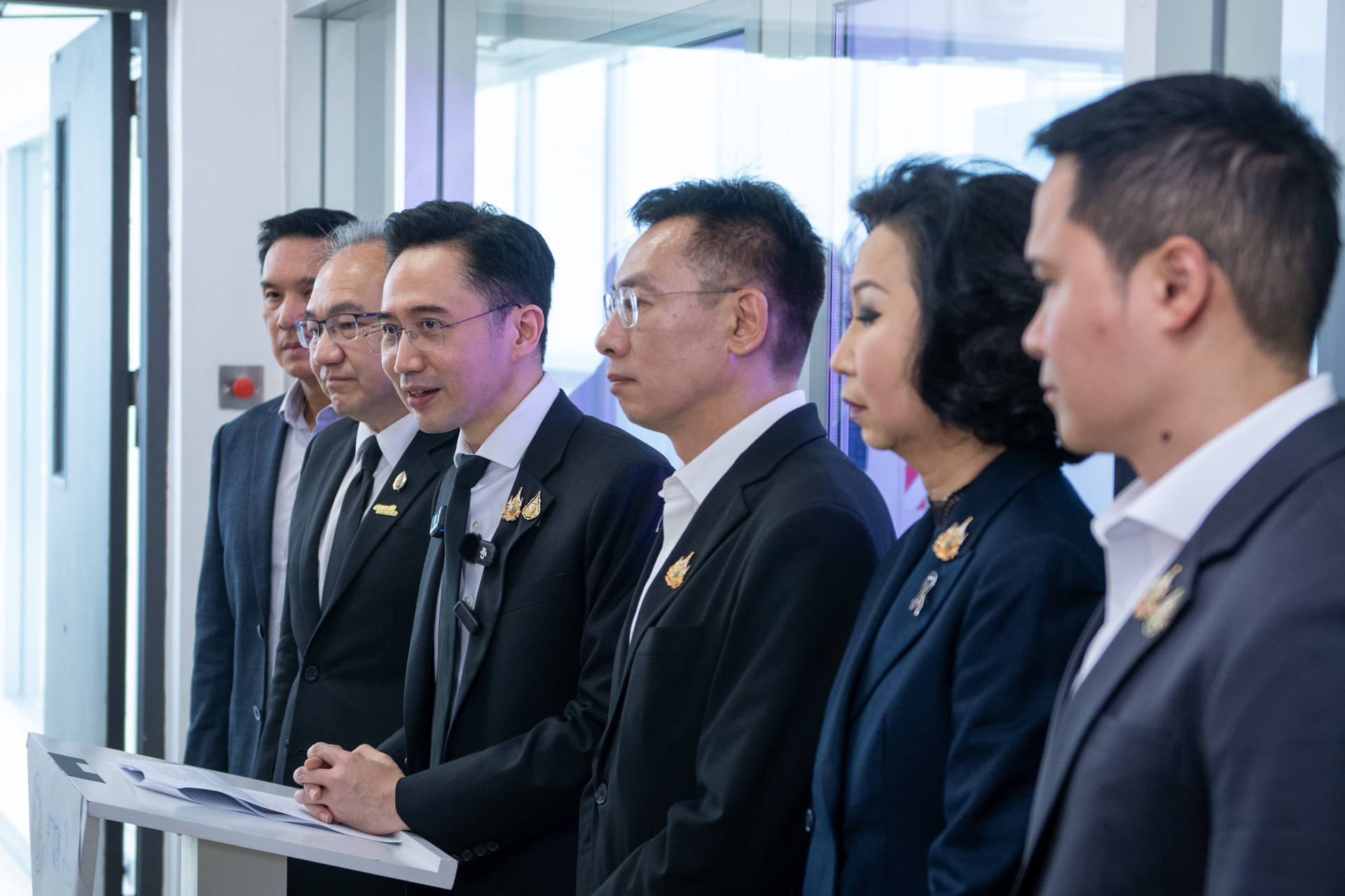 ภาพรัฐมนตรีว่าการกระทรวง อว. ได้ชมโรงงานผลิตพืช (Plant Factory) พร้อมคณะผู้บริหาร