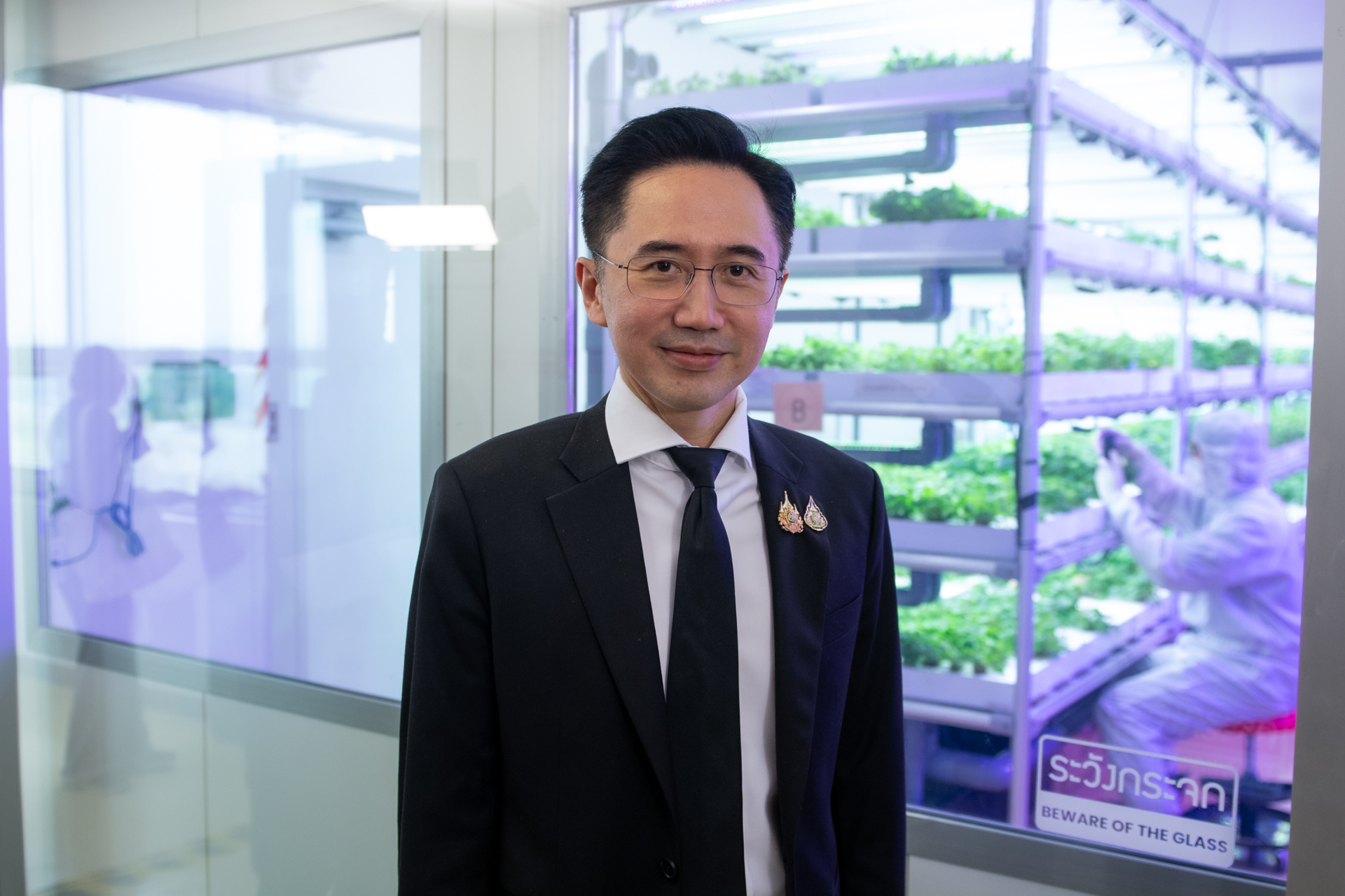 ภาพศาสตราจารย์ ดร.ยศชนัน วงศ์สวัสดิ์ รองนายกรัฐมนตรีและรัฐมนตรีว่าการกระทรวงการอุดมศึกษา วิทยาศาสตร์ วิจัยและนวัตกรรม (อว.) 