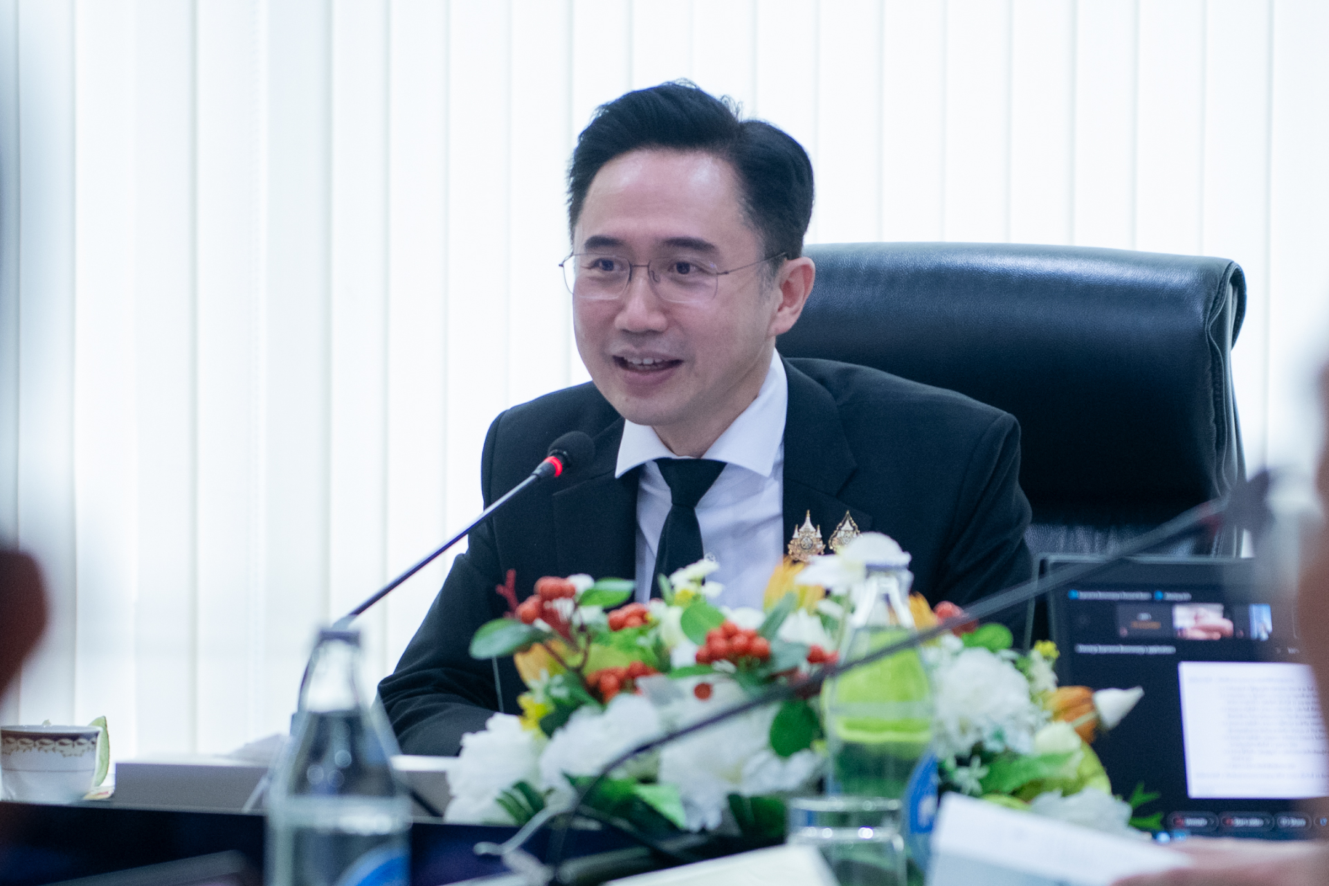 ภาพศาสตราจารย์ ดร.ยศชนัน วงศ์สวัสดิ์ รองนายกรัฐมนตรีและรัฐมนตรีว่าการกระทรวงการอุดมศึกษา วิทยาศาสตร์ วิจัยและนวัตกรรม (อว.) 