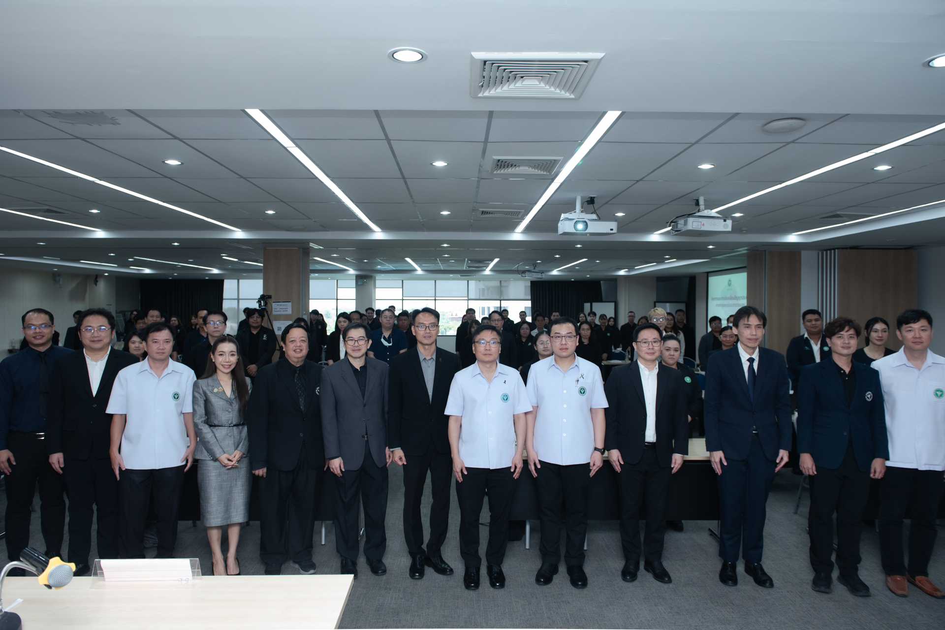 ภาพหมู่“สวทช.- สธ. ร่วมเปิดเวทีทำแผนปฏิบัติการ AI ทางการแพทย์และสาธารณสุข พลิกโฉมบริการสุขภาพไทยด้วยเทคโนโลยีอัจฉริยะ”