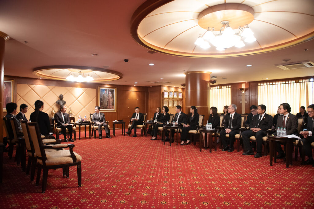 ภาพ: คณะผู้แทนไทยรับฟังการเสนอแนวทางการขยายผลหลักสูตร KOSEN และความร่วมมือด้านเทคโนโลยีขั้นสูง