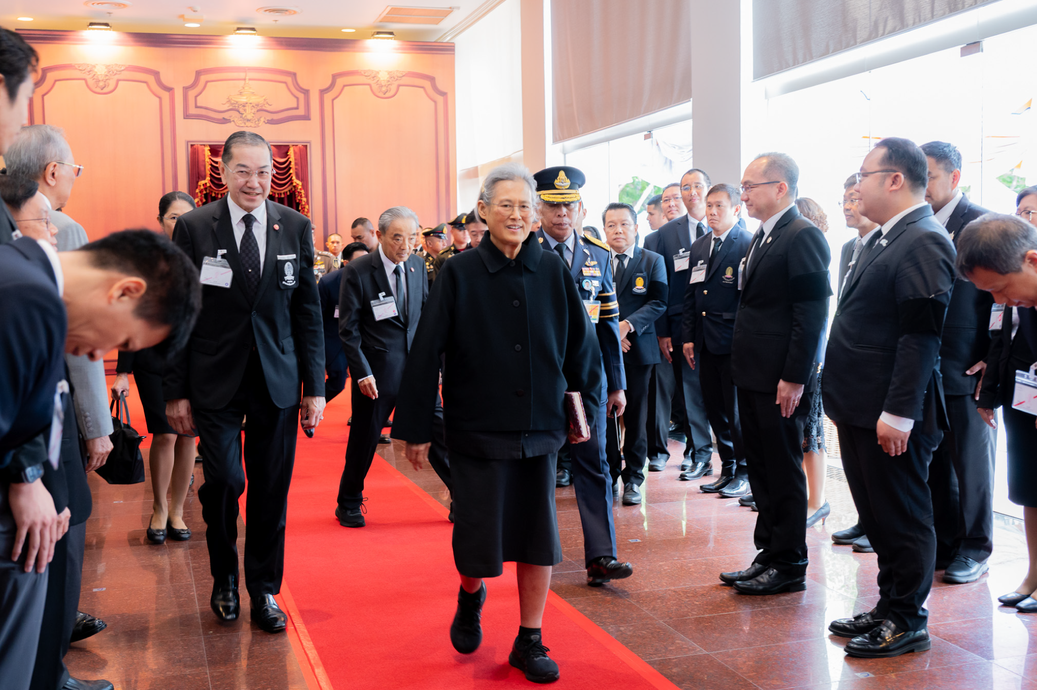 ภาพบรรยากาศ สวทช. ร่วมเฝ้ารับเสด็จ สมเด็จพระกนิษฐาธิราชเจ้า กรมสมเด็จพระเทพรัตนราชสุดา ฯ สยามบรมราชกุมารี ในพิธีเปิดประชุมวิชาการระดับโลก CHEP 2026 พร้อมรับพระราชทานโล่ประกาศเกียรติคุณในฐานะหน่วยงานหนุนโครงสร้างพื้นฐานวิจัยระดับสูง
