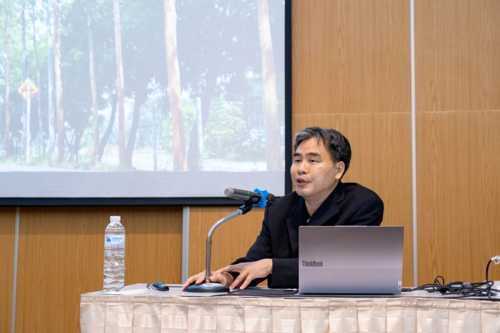 ภาพ รศ. ดร.ปกรณ์ โอภาประกาสิต บรรยาย