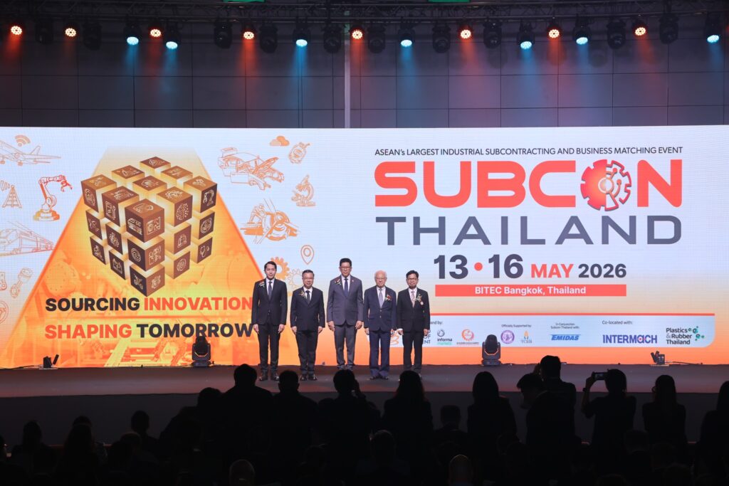 ภาพ: ดร.เอกนิติ นิติทัณฑ์ประภาศ และคณะผู้บริหาร พร้อมด้วยตัวแทนจาก สวทช. บนเวทีพิธีเปิดงาน SUBCON Thailand 2026