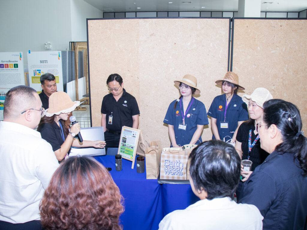ภาพ บูทกิจกรรมด้านสิ่งแวดล้อมภายในงาน Green Organization Day ณ อุทยานวิทยาศาสตร์ประเทศไทย