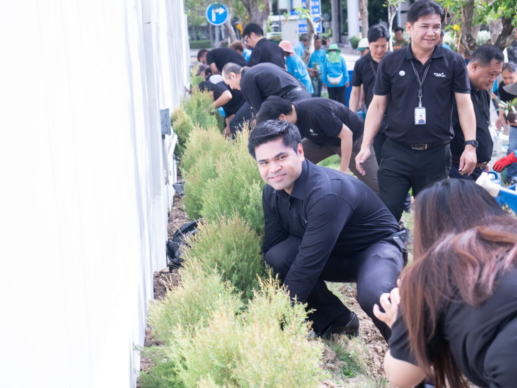 ภาพ ผู้เข้าร่วมกิจกรรม “ขยะรักษ์โลก & แบ่งปันเพื่อผู้พิการ” ภายในงาน Green Organization Day