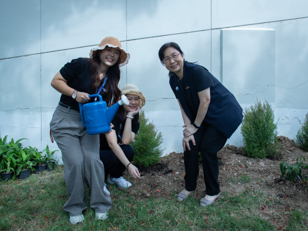 ภาพ ผู้บริหารและพนักงาน สวทช. ร่วมปลูกต้นไม้ในกิจกรรม Green Organization Day 2569
