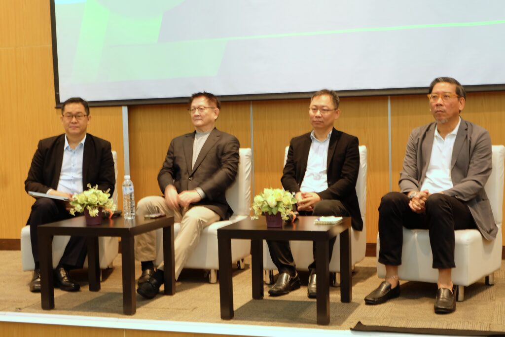 ภาพ: วิทยากรบรรยายให้ความรู้เกี่ยวกับเทคโนโลยีการกักเก็บคาร์บอน (CO2 Storage) ในงานประชุมวิชาการประจำปี สวทช.