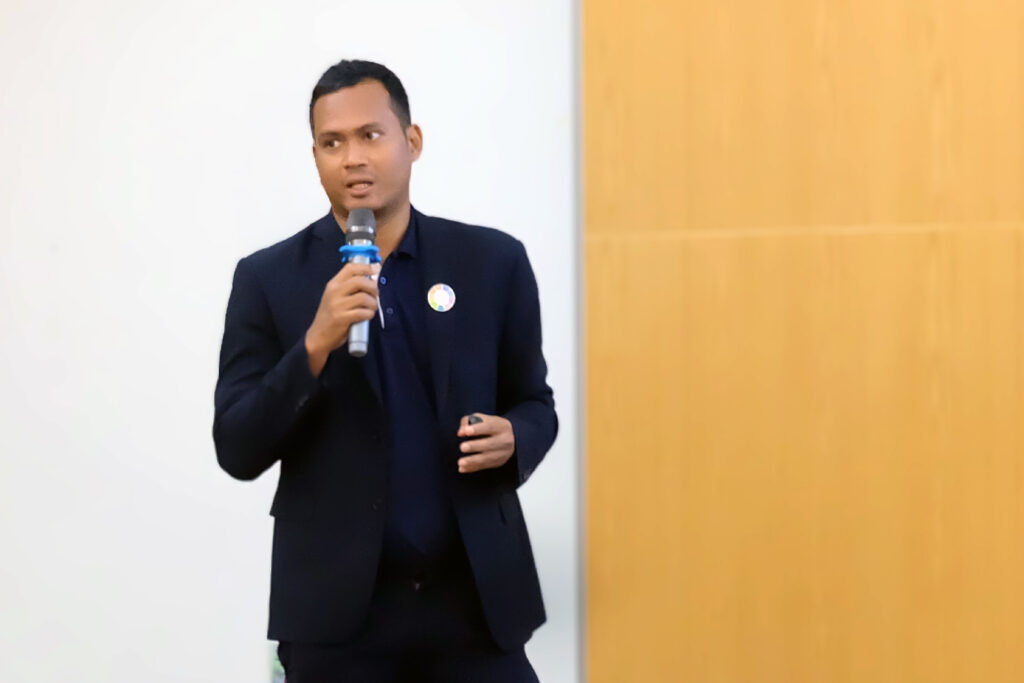 ภาพ: ดร.สัญชัย คูบูรณ์ นักวิจัย (นาโนเทค) บรรยายให้ความรู้ ในงาน NAC2026