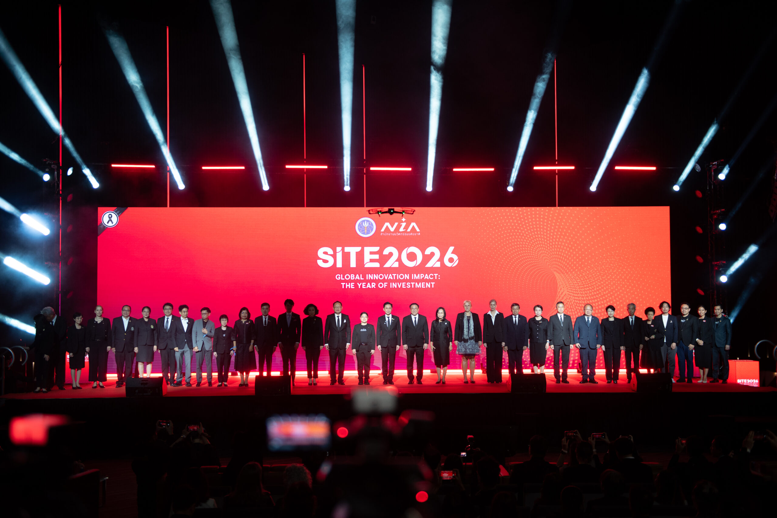 ภาพหมู่ผู้ร่วมงานรองนายกยศชนันท์ เปิดงาน SITE 2026 ประกาศหมุดหมาย “ปีแห่งการลงทุนนวัตกรรม” ดันไทยสู่เวทีเชื่อมสตาร์ตอัป – ทุน – พันธมิตรโลก 