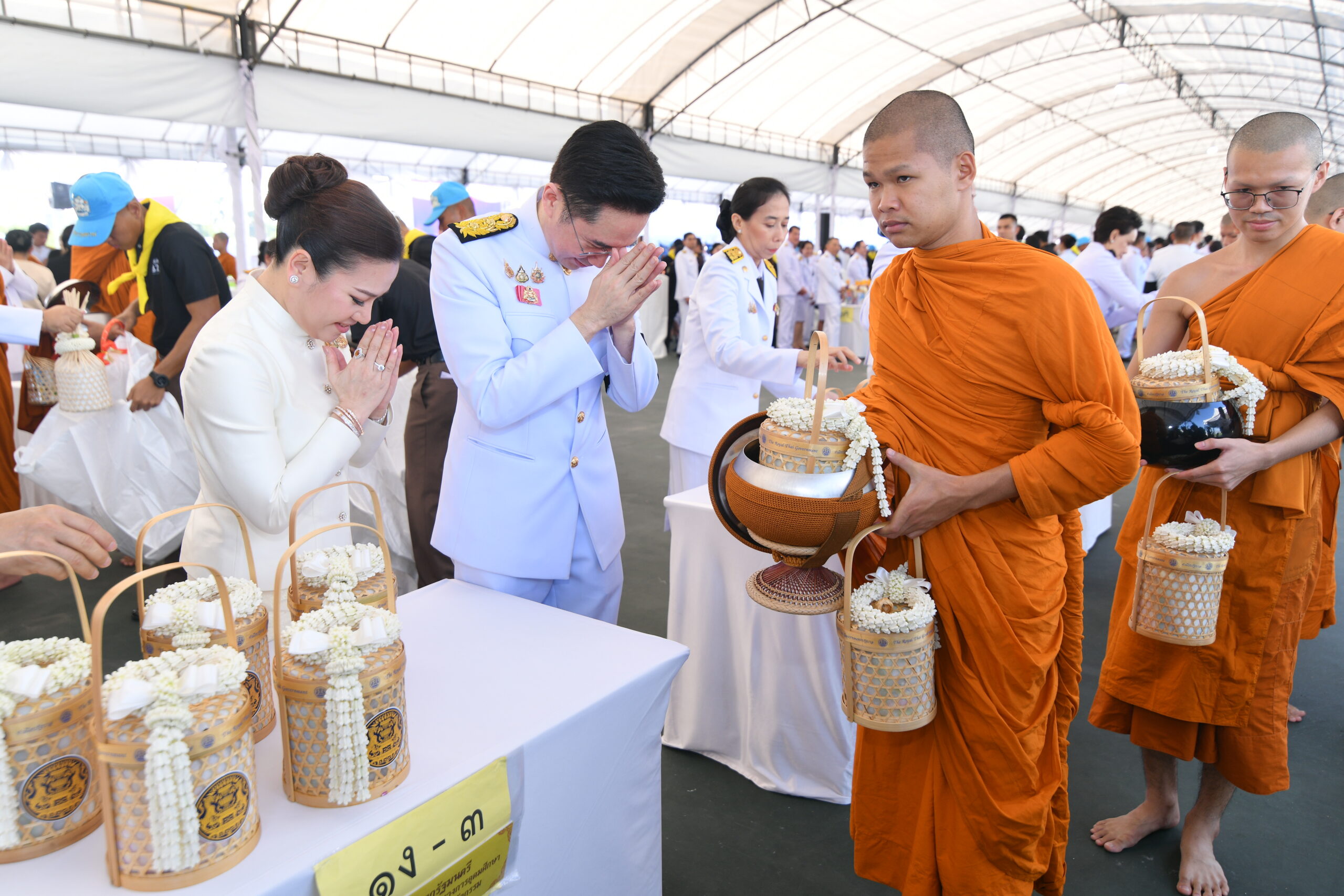 ภาพอว. ร่วมพิธีเจริญพระพุทธมนต์ ทำบุญตักบาตรถวายพระราชกุศล และลงนามถวายพระพรชัยมงคล
เนื่องในโอกาสมหามงคลเฉลิมพระชนมพรรษา 4 รอบ สมเด็จพระนางเจ้า ฯ พระบรมราชินี 3 มิถุนายน 2569