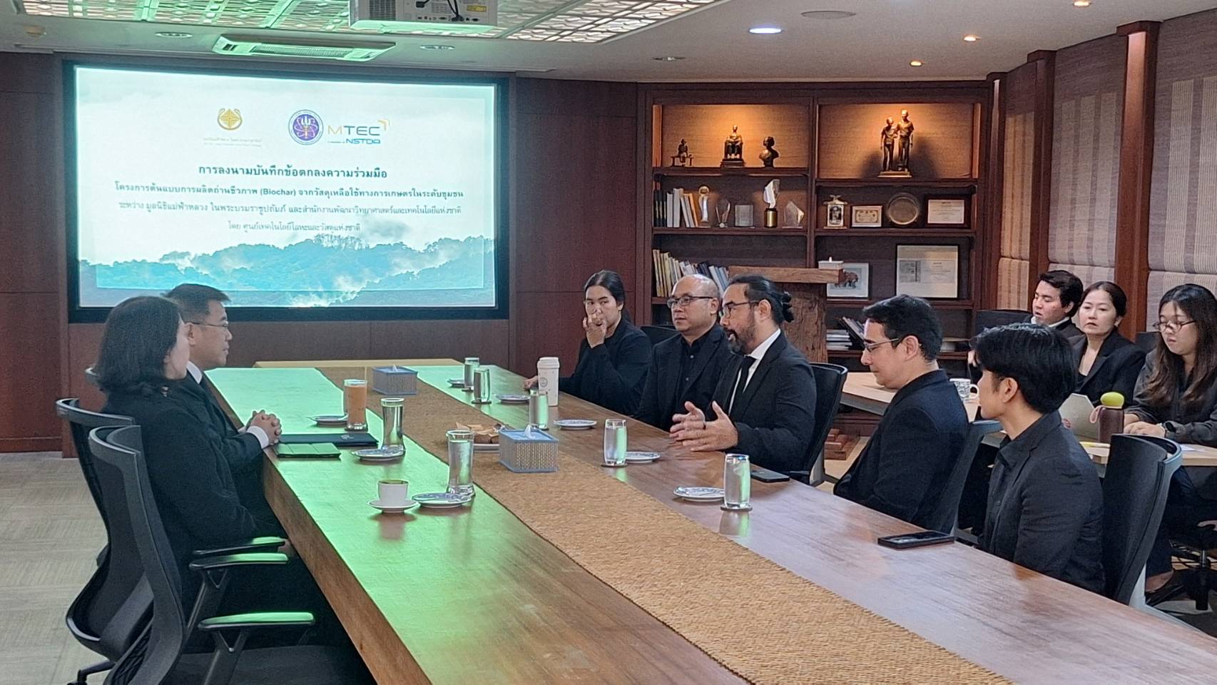 ภาพบรรยากาศการลงนามความร่วมมือ ระหว่างเอ็มเทค สวทช. และมูลนิธิแม่ฟ้าหลวงฯ 
