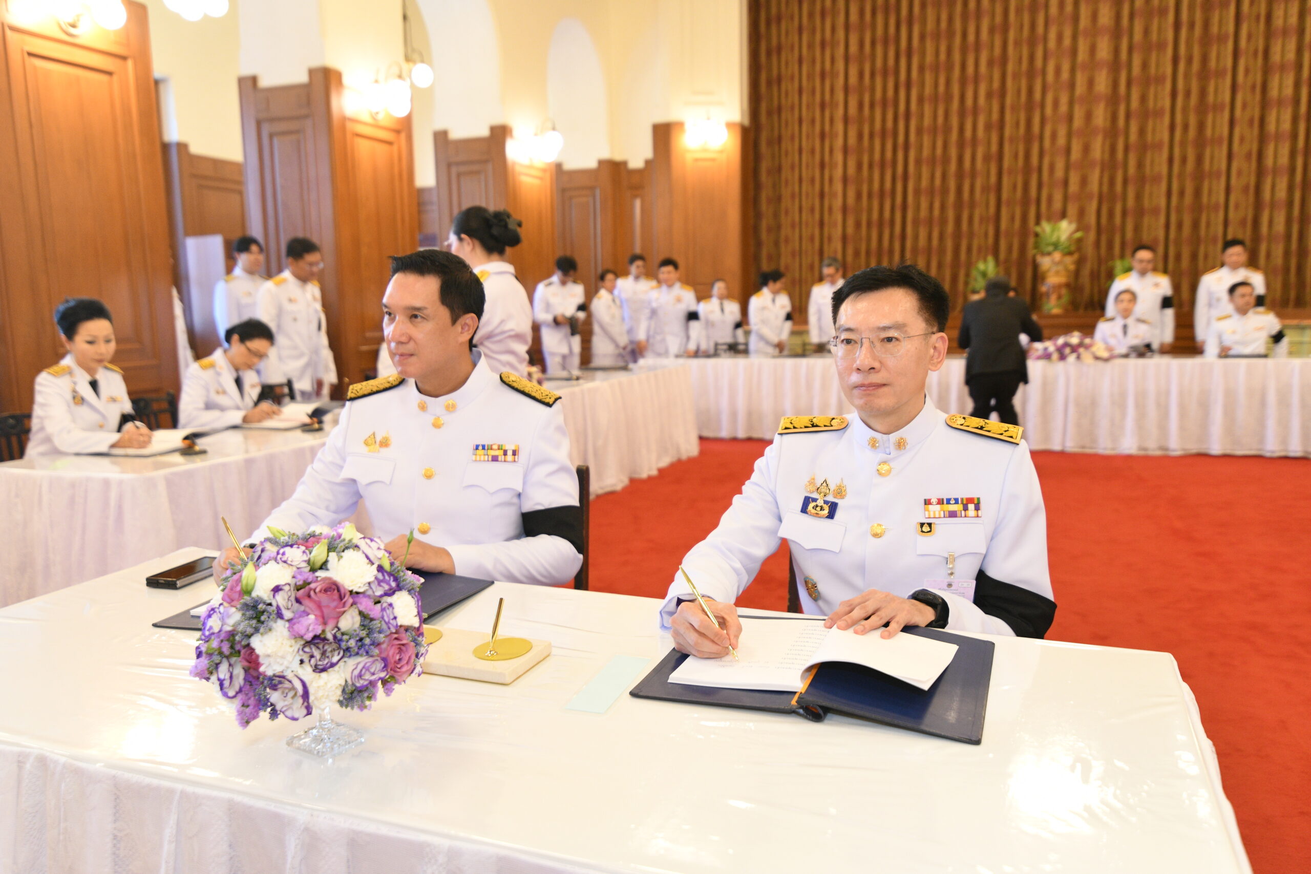 ภาพอว. ร่วมพิธีเจริญพระพุทธมนต์ ทำบุญตักบาตรถวายพระราชกุศล และลงนามถวายพระพรชัยมงคล
เนื่องในโอกาสมหามงคลเฉลิมพระชนมพรรษา 4 รอบ สมเด็จพระนางเจ้า ฯ พระบรมราชินี 3 มิถุนายน 2569