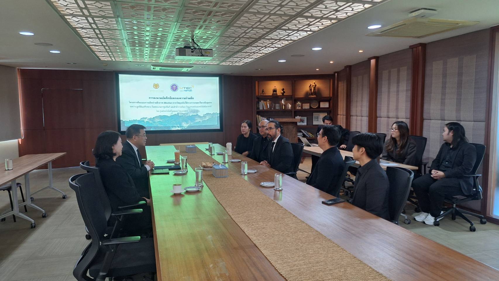 ภาพบรรยากาศการลงนามความร่วมมือ ระหว่างเอ็มเทค สวทช. และมูลนิธิแม่ฟ้าหลวงฯ 