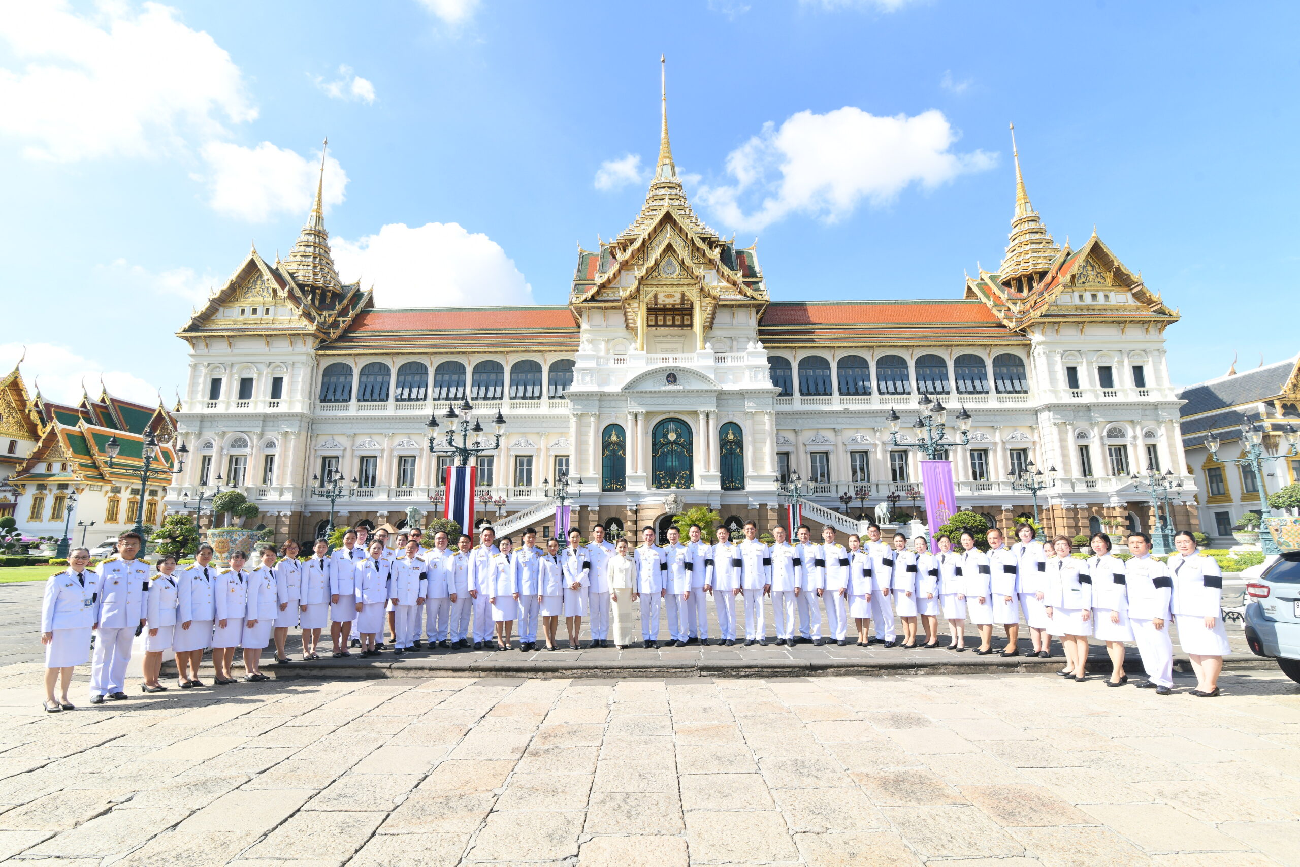 ภาพหมู่ผู้บริหาร และบุคลากร กระทรวง อว. ร่วมร่วมพิธีเจริญพระพุทธมนต์ ทำบุญตักบาตรถวายพระราชกุศล และลงนามถวายพระพรชัยมงคล
เนื่องในโอกาสมหามงคลเฉลิมพระชนมพรรษา 4 รอบ สมเด็จพระนางเจ้า ฯ พระบรมราชินี