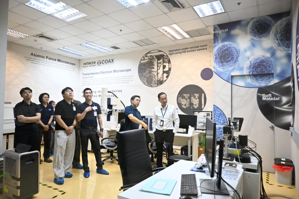 ภาพ บรรยากาศCATARC ได้เข้าเยี่ยมชม ศูนย์บริการวิเคราะห์ทดสอบ สวทช. (NCTC)
นักวิจัยสวทช. นำเสนอผลงานวิจัย เครื่องมือทดสอบ การบริการ