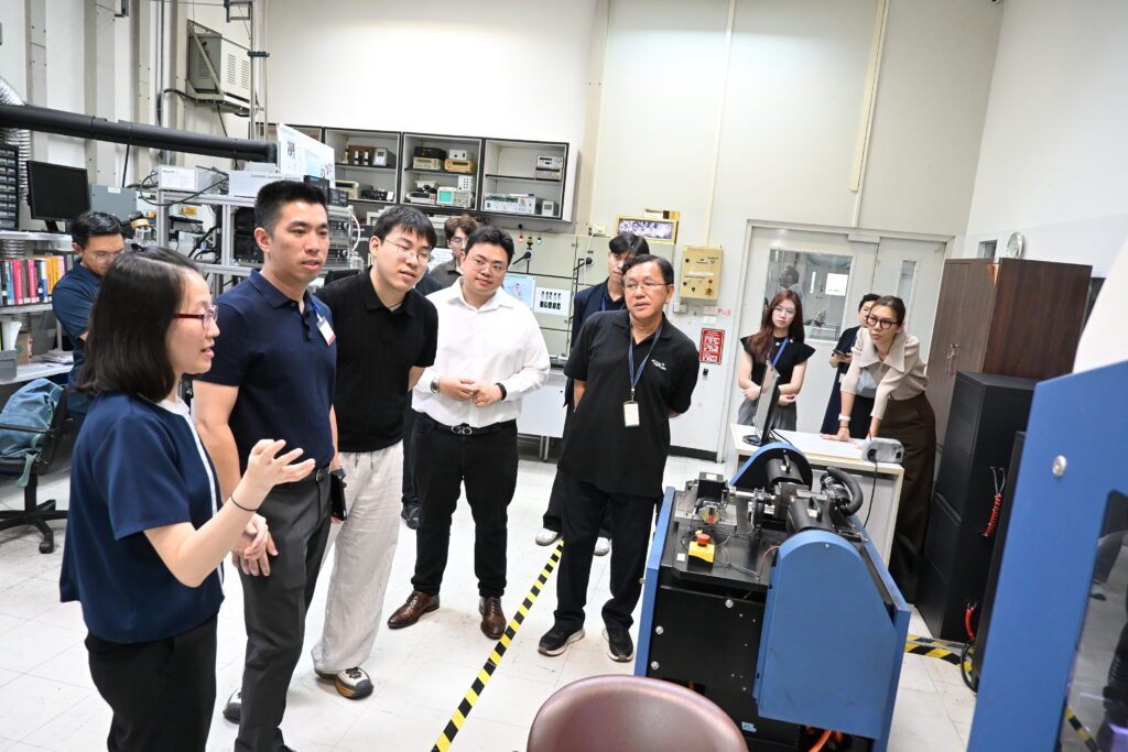 ภาพ บรรยากาศCATARC ได้เข้าเยี่ยมชมห้องปฏิบัติการวิศวกรรมน้ำหนักเบา (Lightweight Engineering Laboratory) โดย นักวิจัยสวทช. นำเสนอผลงานวิจัย เครื่องมือทดสอบ