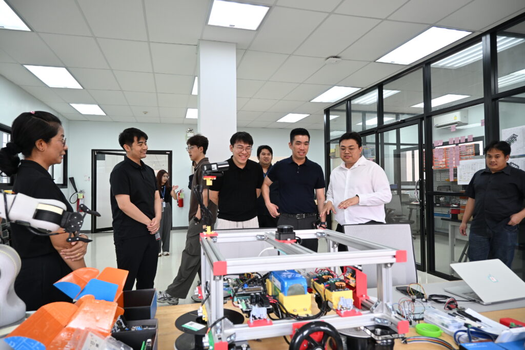 ภาพ บรรยากาศCATARC ได้เข้าเยี่ยมชม ห้องปฏิบัติการเทคโนโลยีการกัดกร่อน (Corrosion Technology Laboratory) นักวิจัยสวทช. นำเสนอผลงานวิจัย เครื่องมือทดสอบ