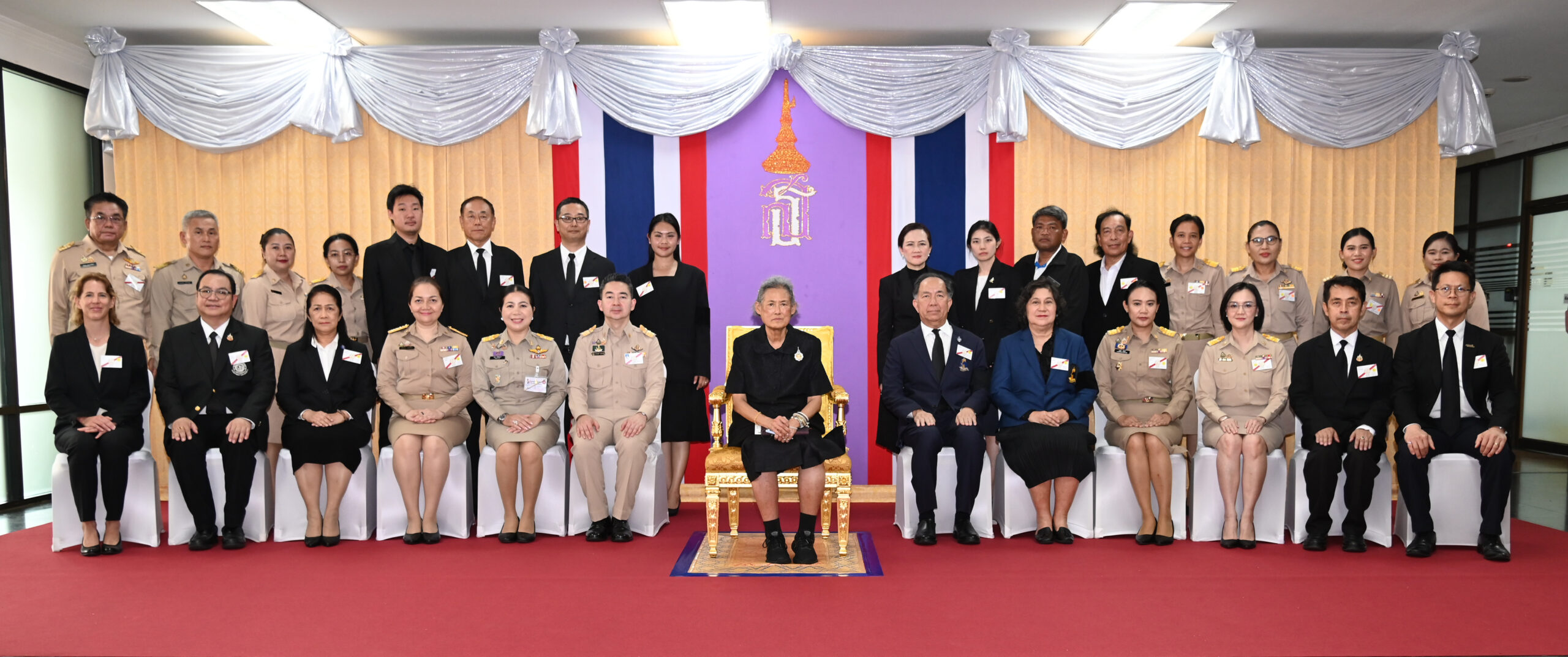 ภาพฉายพระรูปรวม