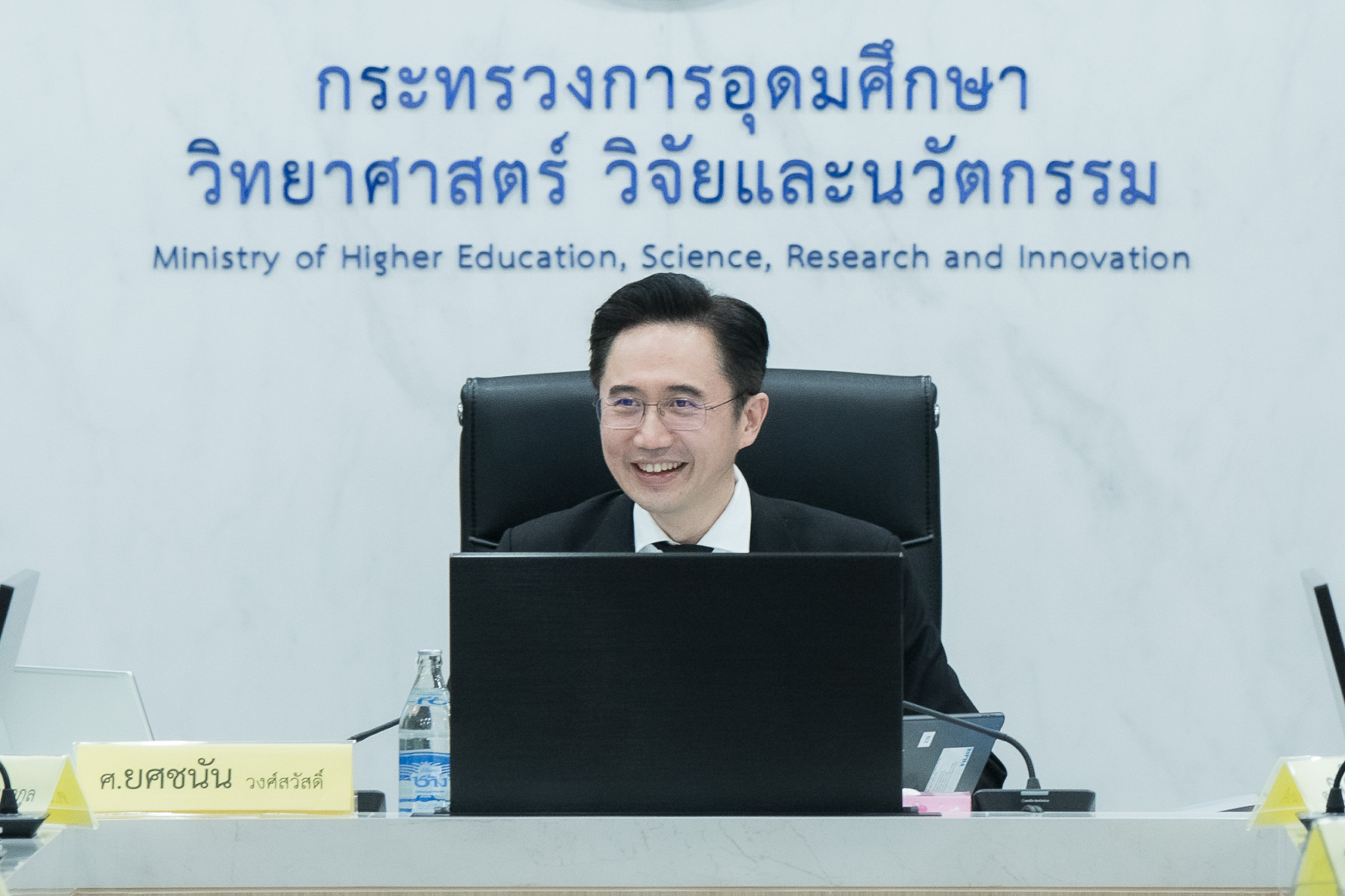 ภาพศาสตราจารย์ ดร.ยศชนัน วงศ์สวัสดิ์ เป็นประธานการประชุม กวทช. ครั้งที่ 7/2569 พร้อมคณะกรรมการและผู้บริหาร สวทช.