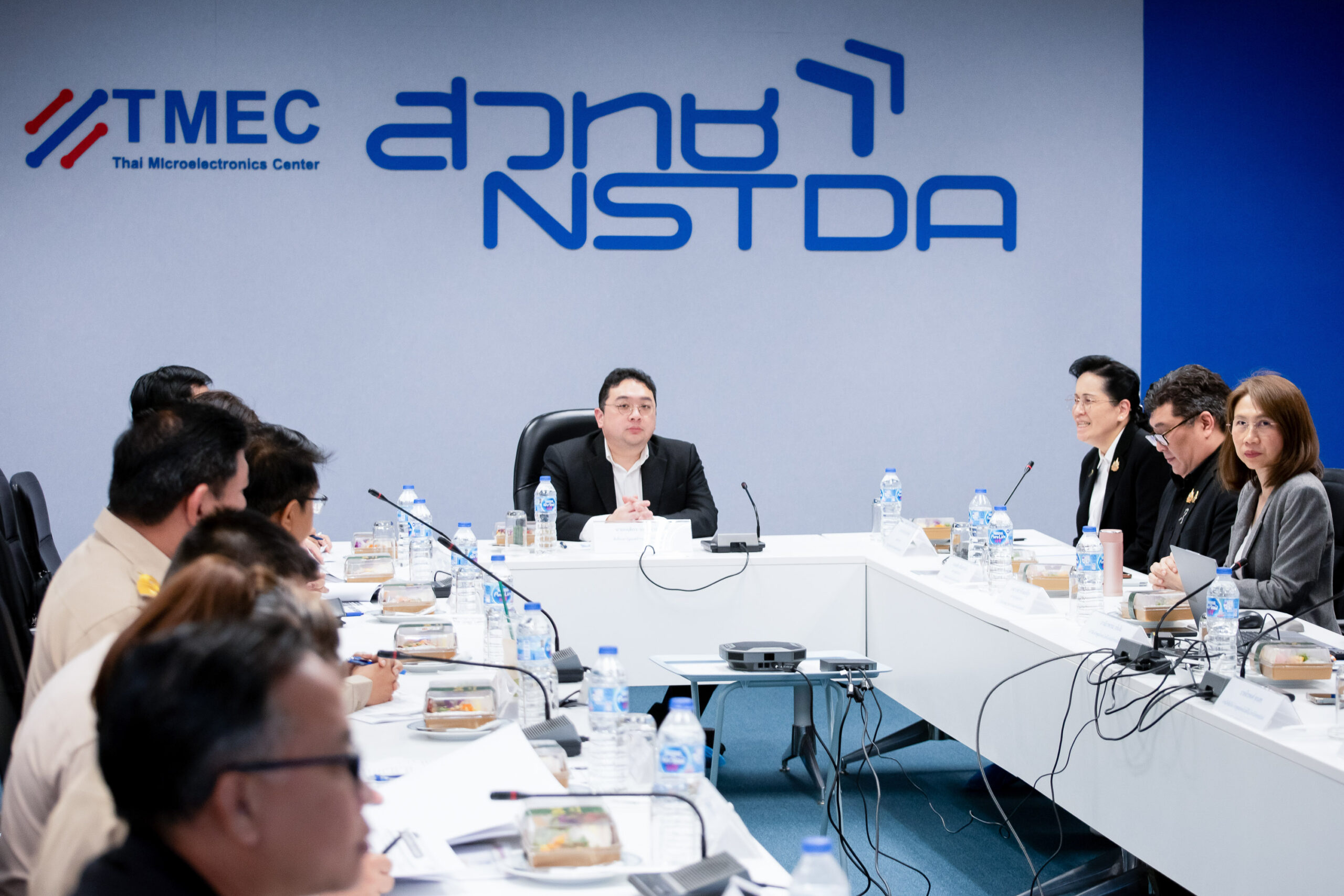 บรรยากาศการประชุมหารือระหว่างคณะผู้บริหารกระทรวงแรงงานและ สวทช.