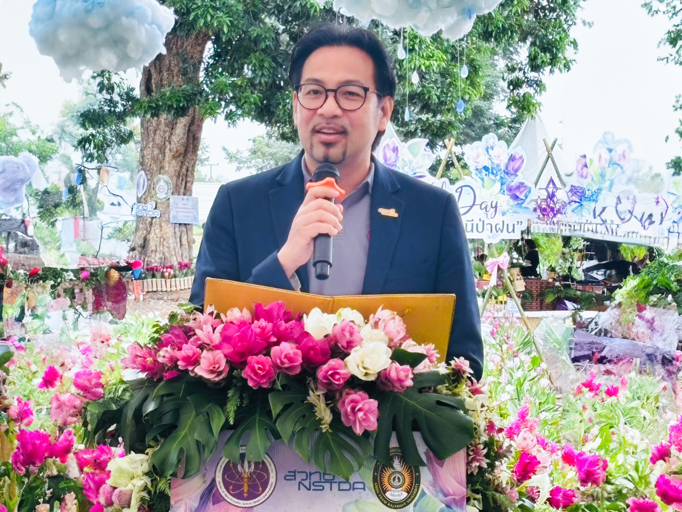 ภาพ ดร.วรวรงค์ รักเรืองเดช เป็นประธานเปิดงาน Field Day ปทุมมา ราชินีป่าฝน ร่วมกับมหาวิทยาลัยราชภัฏอุดรธานี