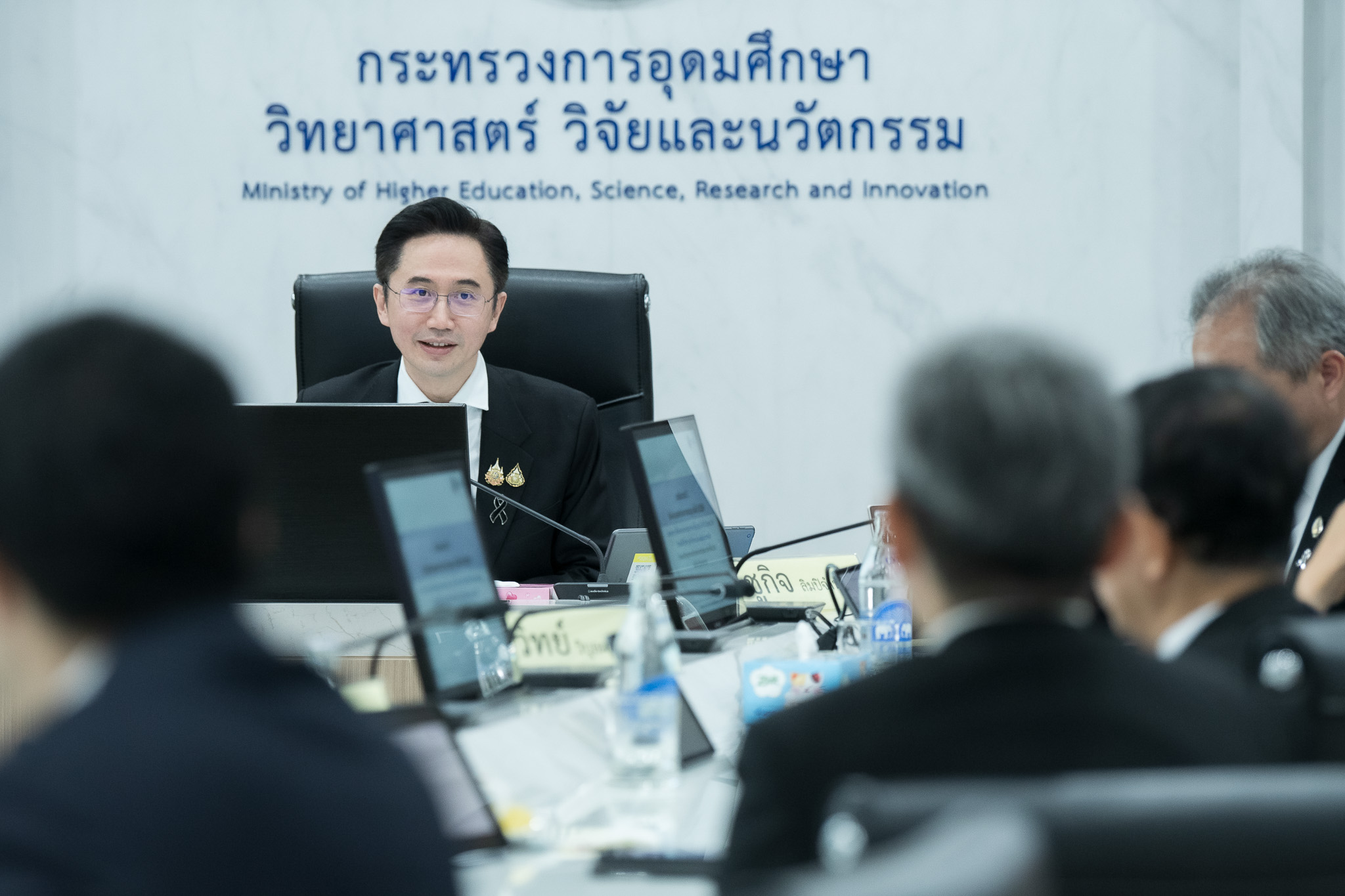ภาพศาสตราจารย์ ดร.ยศชนัน วงศ์สวัสดิ์ เป็นประธานการประชุม กวทช. ครั้งที่ 7/2569 พร้อมคณะกรรมการและผู้บริหาร สวทช.