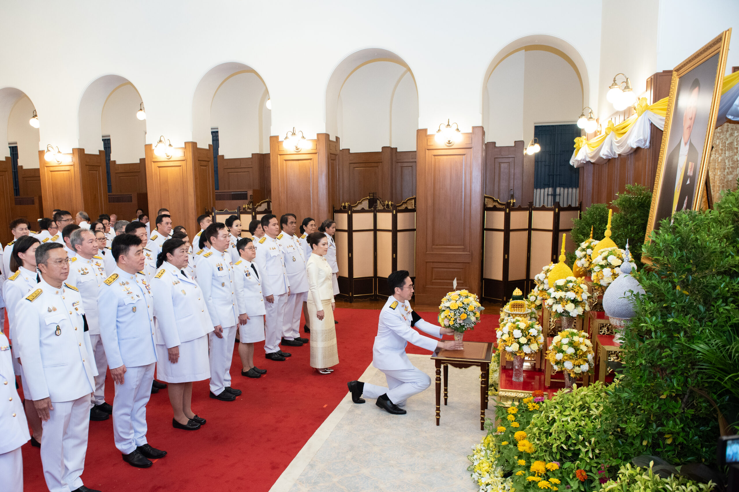 ภาพ ศาสตราจารย์ ดร.ยศชนัน วงศ์สวัสดิ์ รองนายกรัฐมนตรีและรัฐมนตรีว่าการกระทรวง อว. ได้นำคณะผู้บริหารระดับสูงและหน่วยงานในสังกัด ร่วมถวายแจกันดอกไม้ ถวายพระพร ณ ศาลาสหทัยสมาคม พระบรมมหาราชวัง
