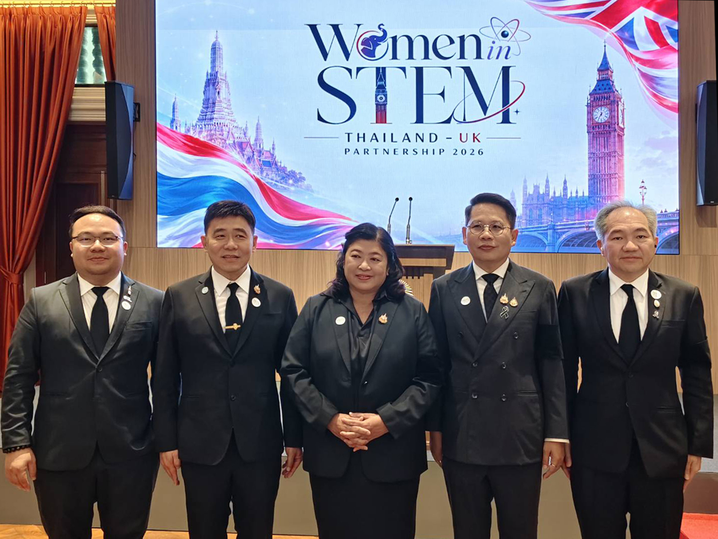 ภาพหมู่ คณะผู้บริหาร ในงาน Women in STEM: Thailand