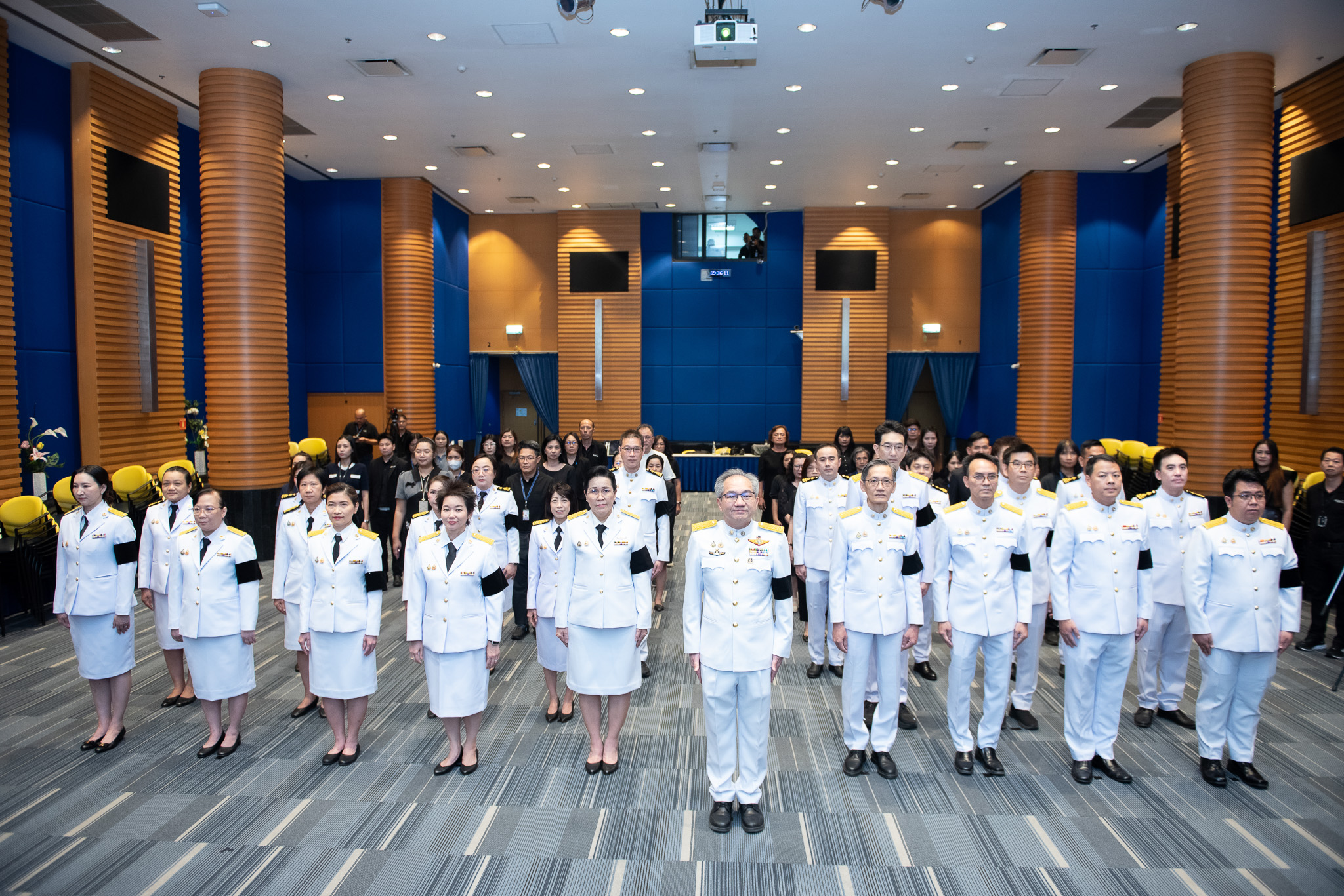 ภาพคณะผู้บริหารและบุคลากร สวทช. ได้ร่วมกันแสดงความจงรักภักดีอย่างพร้อมเพรียง