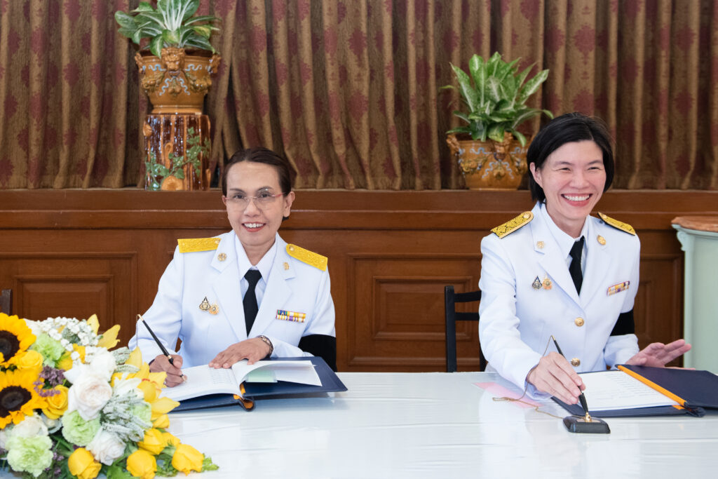 คณะผู้บริหาร สวทช. ร่วมลงนามถวายพระพร ณ ศาลาสหทัยสมาคม พระบรมมหาราชวัง