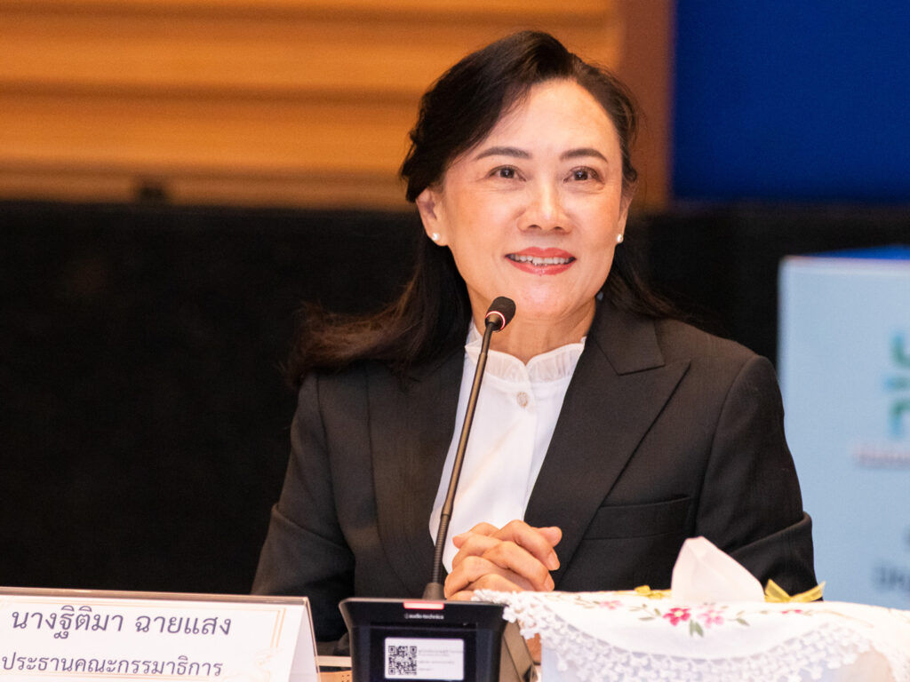 นางฐิติมา ฉายแสง ประธาน กมธ.อว. กำลังกล่าวในที่ประชุมหารือร่วมกับผู้บริหาร สวทช.